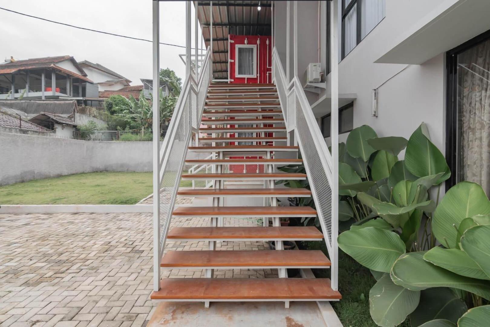 Reddoorz Plus Near Lembang Park & Zoo Exterior photo